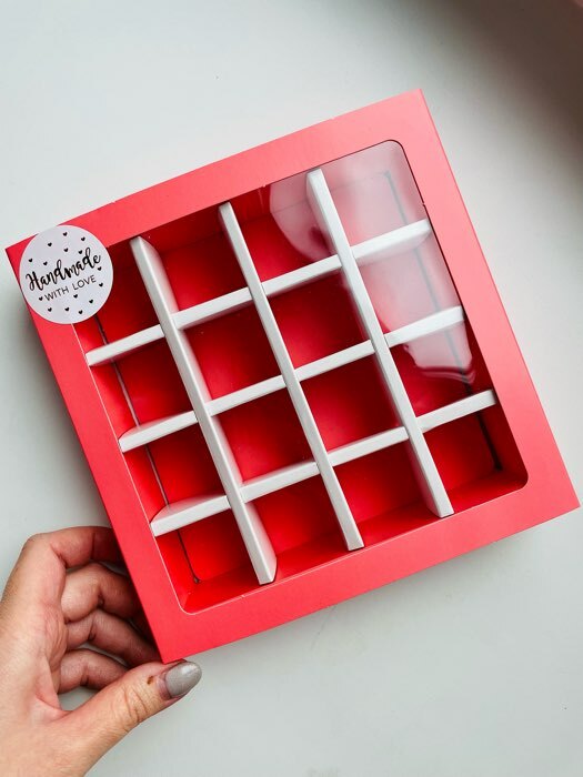 Фотография покупателя товара Коробка под 16 конфет с ячейками «Персиковая» 17,7 х 17,7 х 3,8 см - Фото 3