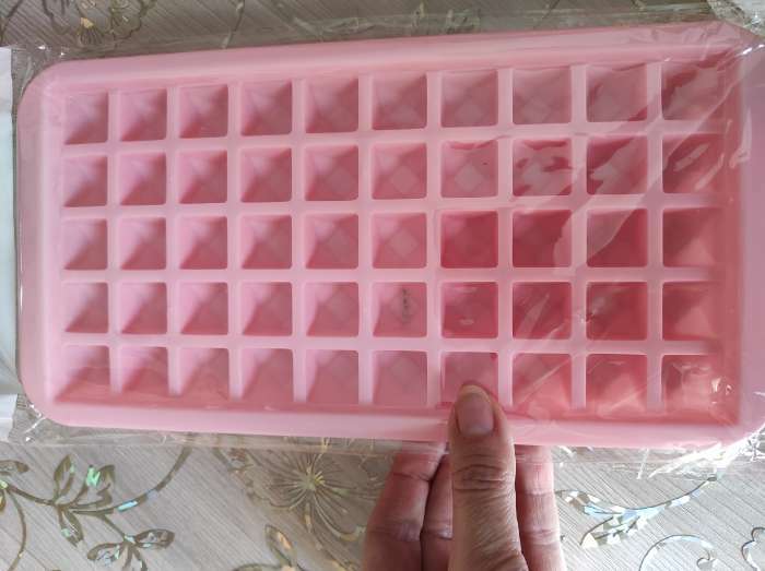 Фотография покупателя товара Форма для льда и шоколада «Сапфир», 25×13×2 см, 50 ячеек, цвет МИКС - Фото 2