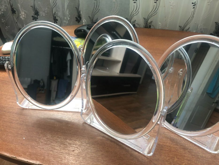 Фотография покупателя товара Зеркало настольное «Овал», двустороннее, зеркальная поверхность 12 × 15 см, цвет прозрачный - Фото 1