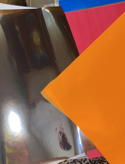 Фотография покупателя товара Бумага цветная самоклеящаяся, А4, 10 листов, 10 цветов, мелованная, односторонняя, в папке, 80 г/м², Щенячий патруль - Фото 11