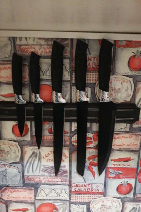 Фотография покупателя товара Набор кухонных принадлежностей Доляна «Супер-блек», 6 предметов: ножи 19 см, 23 см, 32 см, 32 см, керамическая овощечистка, 32×4 см, цвет чёрный - Фото 3