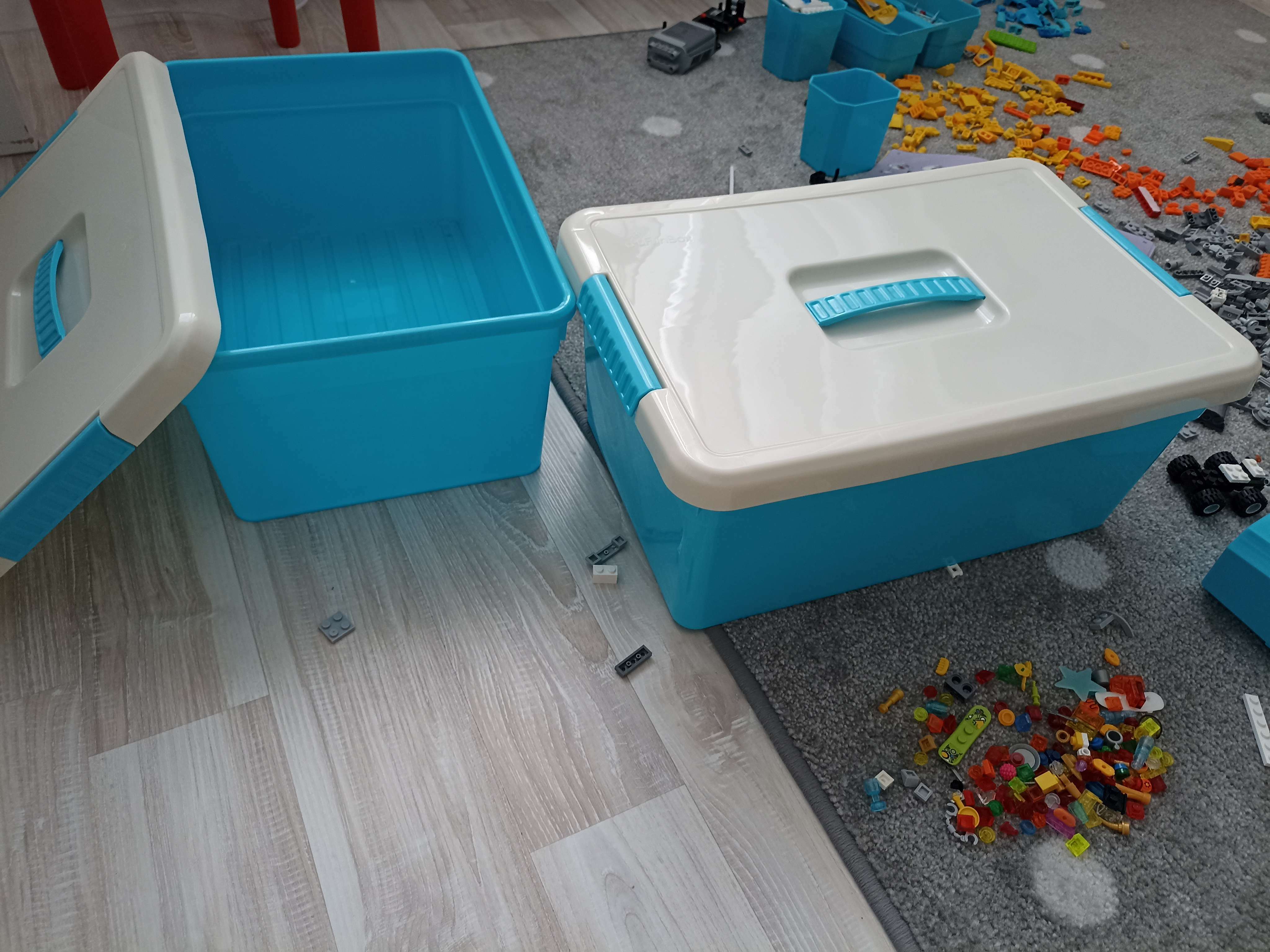 Фотография покупателя товара Контейнер для хранения с крышкой Kid's Box, 10 л, 37×25×16 см, 12 вставок, 2 лотка, цвет МИКС