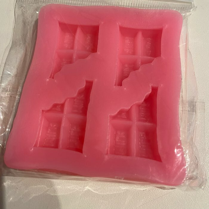 Фотография покупателя товара Силиконовый молд «Плитка шоколада», 6,9×6 см, цвет розовый - Фото 2