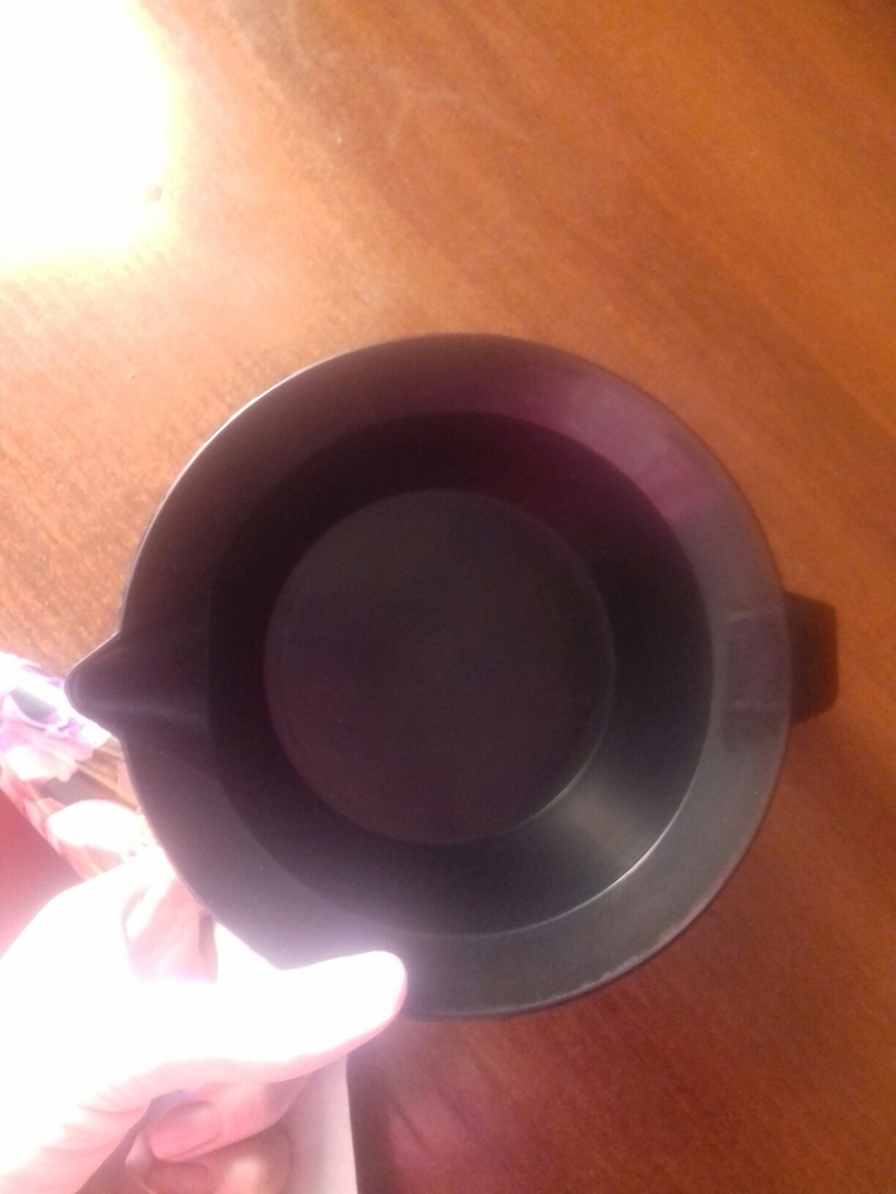 Фотография покупателя товара Чаша для окрашивания, с ручкой и носиком, d = 14 см, цвет чёрный