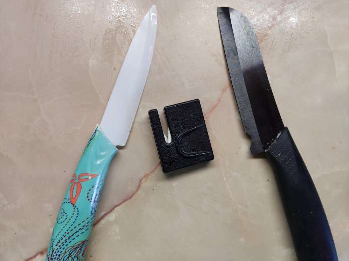 Фотография покупателя товара Точилка для ножей керамическая Доляна, 1×5×5 см, цвет чёрный - Фото 2