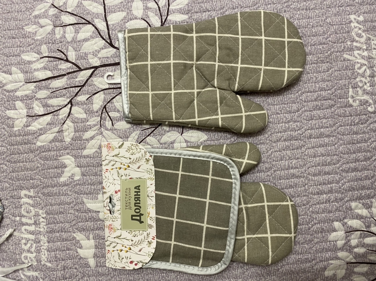 Фотография покупателя товара Кухонный набор Доляна «Клетка» цв.серый, прихватка 17×17 см, рукавица 26×16 см,100% п/э - Фото 3