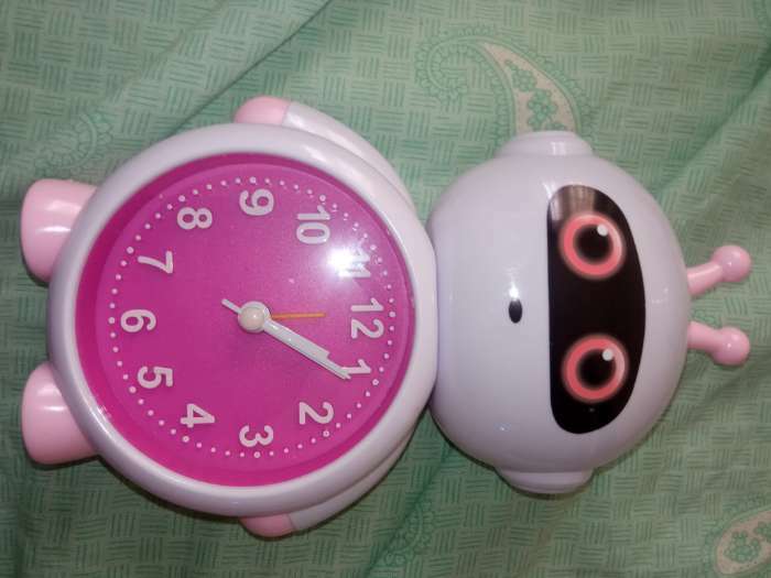 Фотография покупателя товара Часы - будильник настольные "Робот", дискретный ход, циферблат d-7.5 см, 17 х 11 см, АА