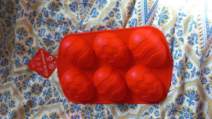 Фотография покупателя товара Форма для выпечки Доляна «Пасха. Пасхальные яйца», силикон, 32,5×19,5 см, 6 ячеек (9,7×6,8 см), цвет красный - Фото 2