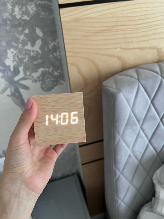 Фотография покупателя товара Часы - будильник электронные "Цифра" настольные с термометром, деревянные, 6.5 см, ААА, USB - Фото 4
