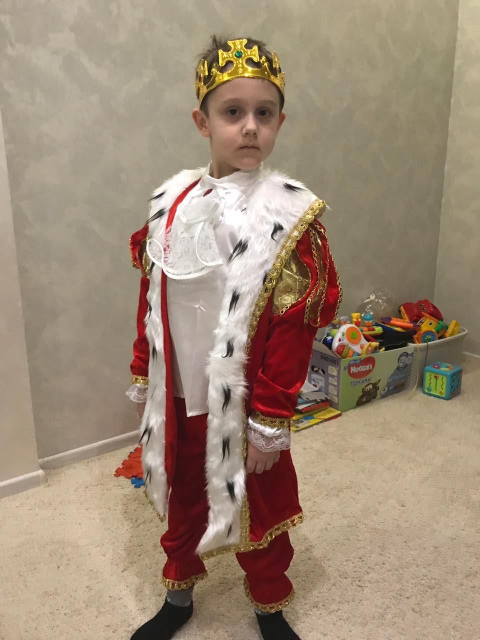 Фотография покупателя товара Карнавальный костюм «Король», бархат, брюки, мантия, корона, р. 28, рост 110 см, - Фото 2