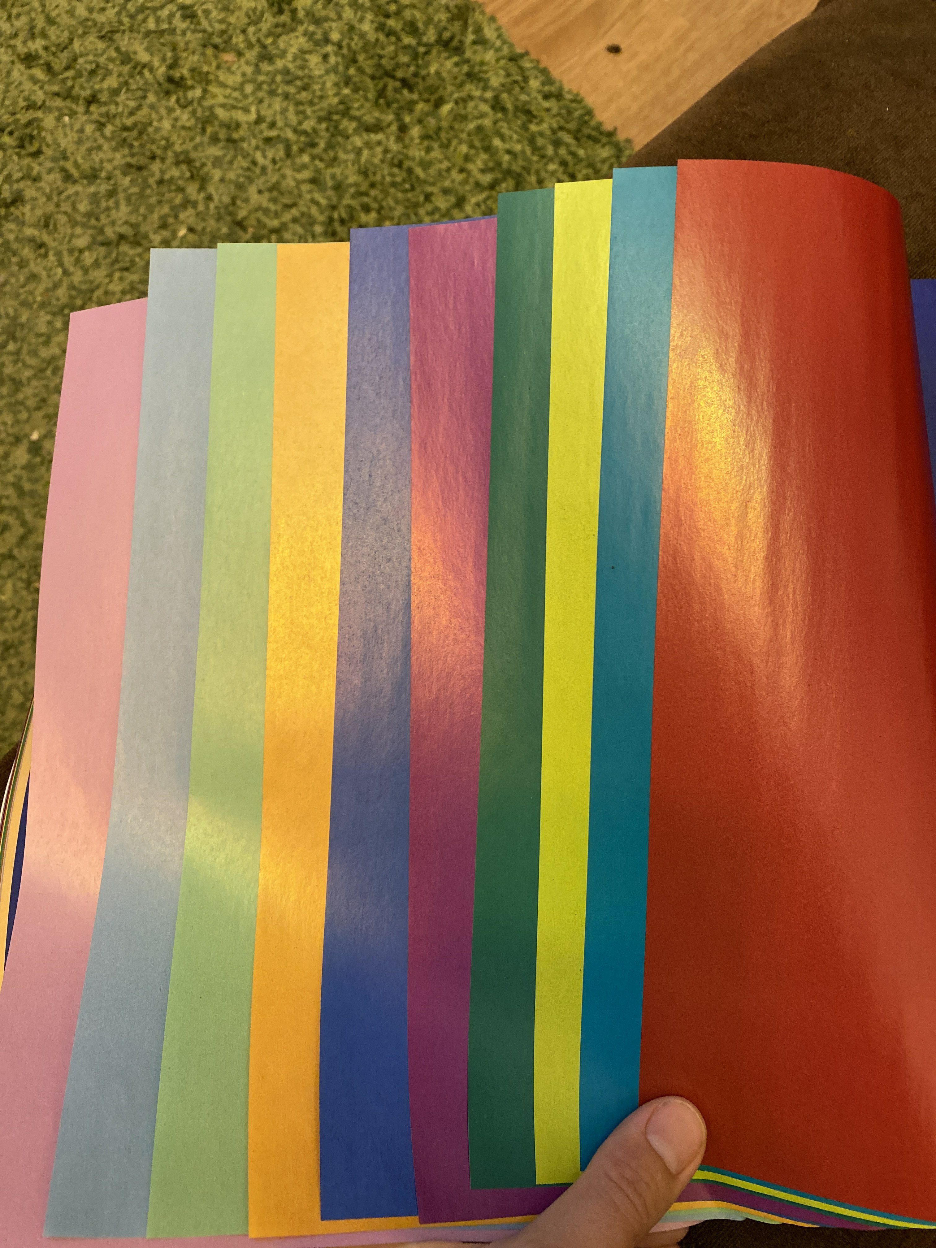 Фотография покупателя товара Бумага цветная двусторонняя А4, 48 листов, 24 цвета "Космические приключения", мелованная, в папке - Фото 2