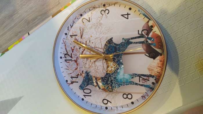 Фотография покупателя товара Часы настенные интерьерные «Олень», бесшумные, плавный ход, d=30 см, от батарейки 1хАА - Фото 2