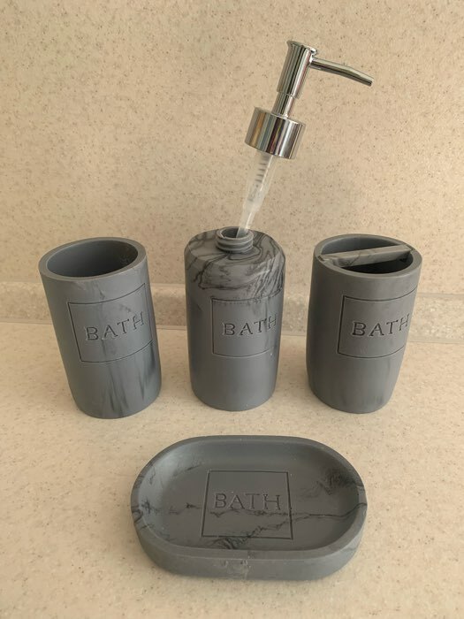 Фотография покупателя товара Набор аксессуаров для ванной комнаты «Сияние», 4 предмета (дозатор 300 мл, мыльница, 2 стакана), цвет серый - Фото 2