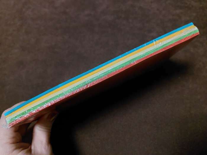 Фотография покупателя товара Конверт С65 114 х 229 мм, цветной, без подсказа, без окна, отрывная лента, 120 г/м2, цвета: кремовый, жёлтый, красный, голубой, зелёный, МИКС