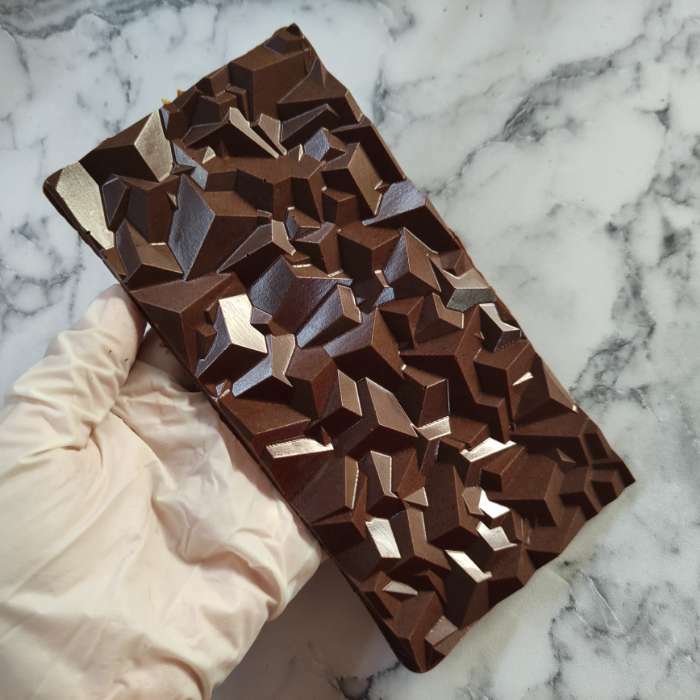 Фотография покупателя товара Форма для шоколада и конфет пластиковая «Плитка Сломанный кристалл», цвет прозрачный
