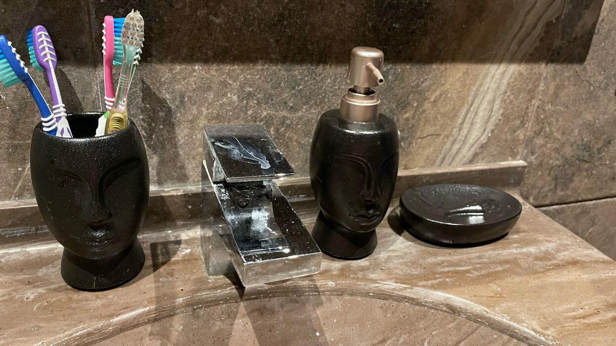 Фотография покупателя товара Набор аксессуаров для ванной комнаты SAVANNA «Вуду», 3 предмета (мыльница, дозатор для мыла, стакан), цвет чёрный - Фото 2
