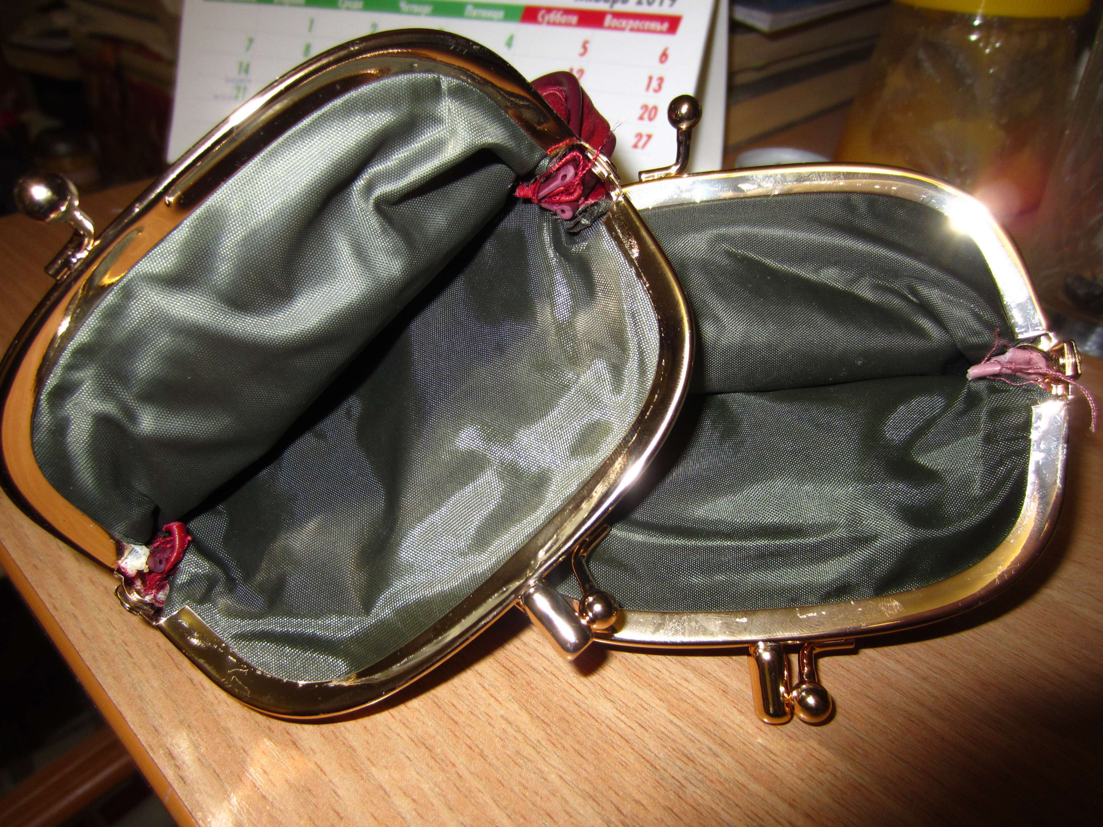 Фотография покупателя товара Косметичка-фермуар, 2 отдела на рамке, наружный карман, цвет бордовый - Фото 2