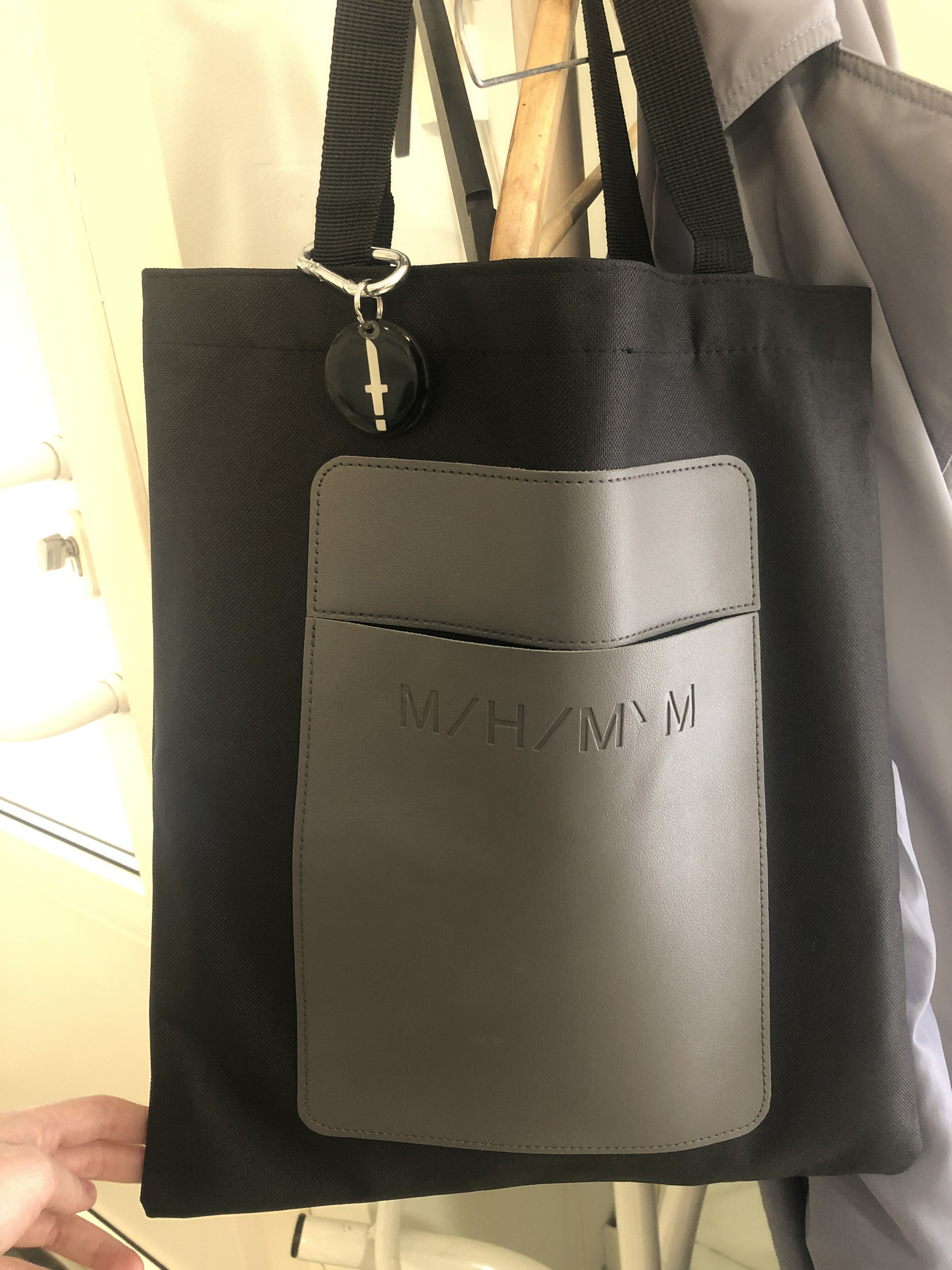 Фотография покупателя товара Шопер с карманом «МИНИМУМ», чёрный цвет, 40 х 35 см - Фото 1