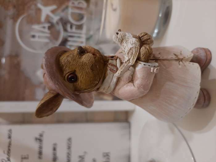 Фотография покупателя товара Фигурка полистоун «Зайка в шляпке и дождевике с воробышком», 13.5×6.5×7 см - Фото 2