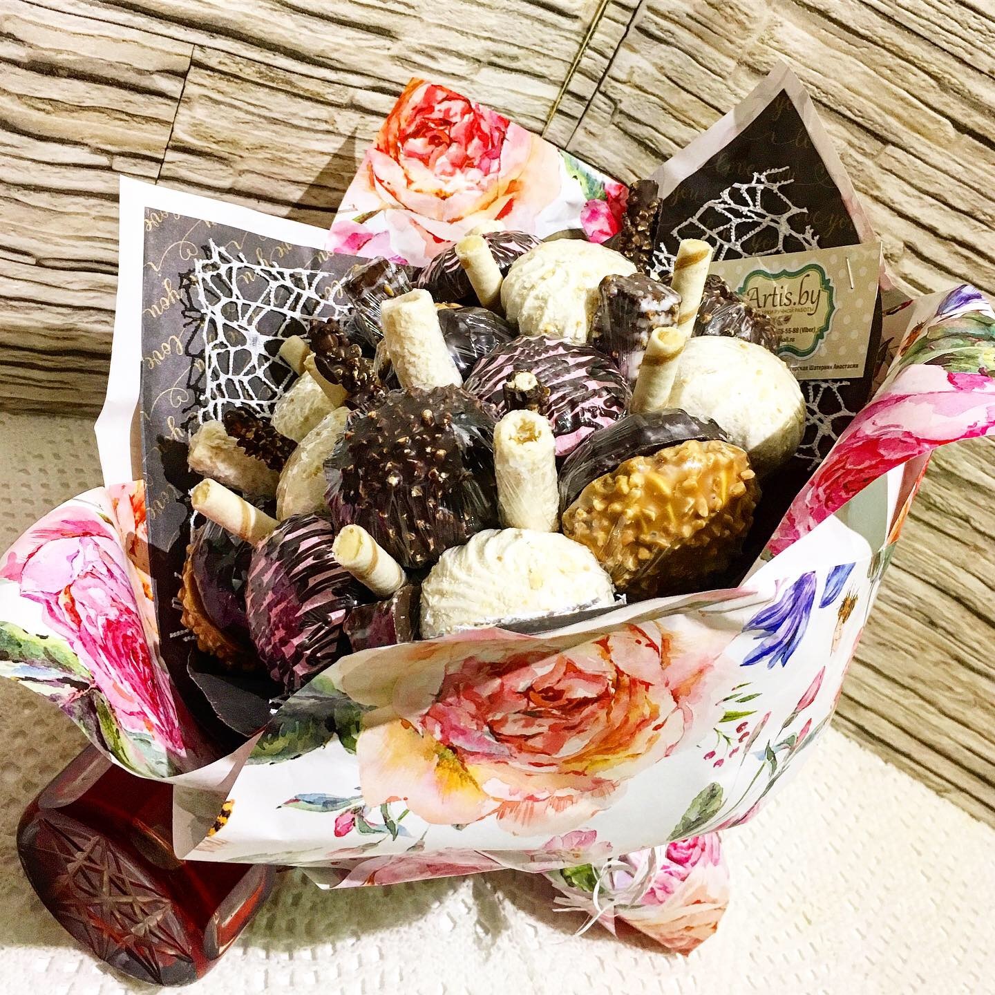Фотография покупателя товара Бумага упаковочная глянцевая «Летние цветы», 70 х 100 см