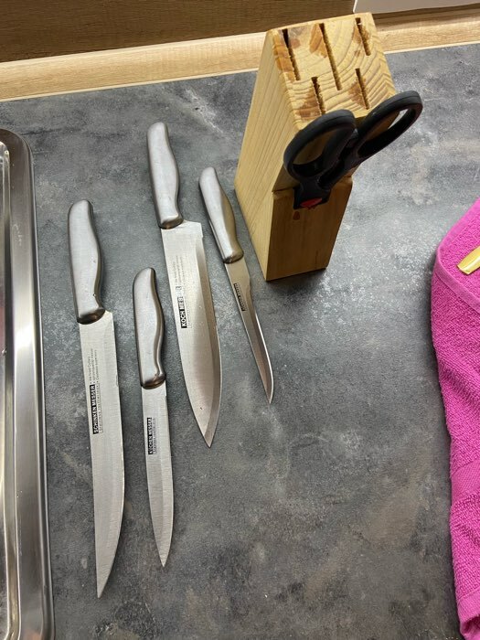 Фотография покупателя товара Набор ножей кухонных на подставке «Блеск стали», 6 предметов: 5 ножей лезвие 9,5 см, 13 см, 13,5 см, 20,5 см, 20,5 см, ножницы