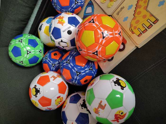 Фотография покупателя товара Мяч футбольный детский, ПВХ, машинная сшивка, 32 панели, размер 2, цвета микс - Фото 1