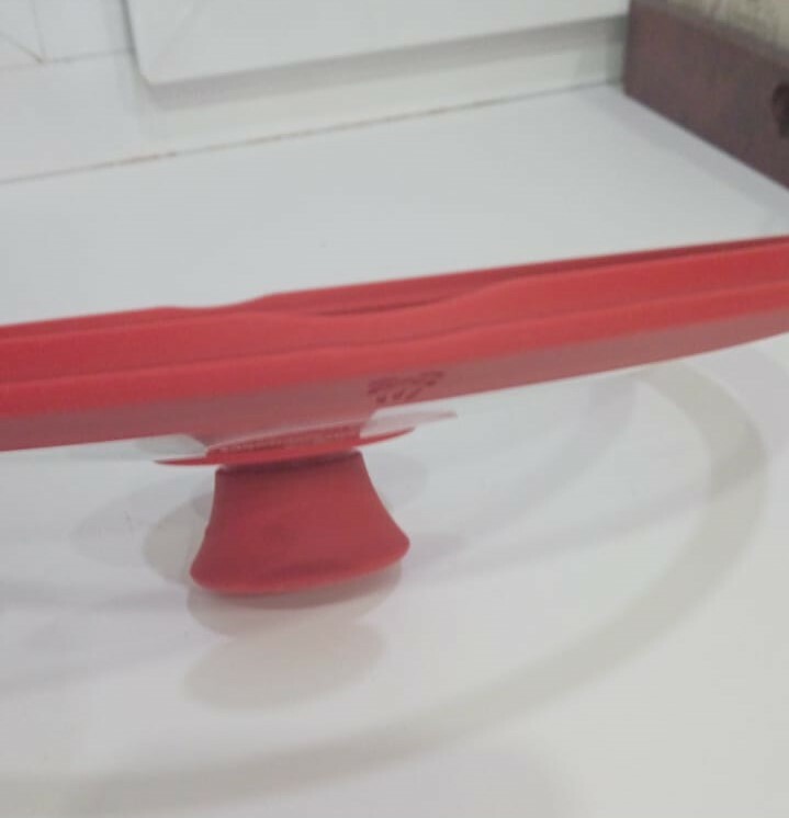 Фотография покупателя товара Крышка для сковороды и кастрюли Доляна стеклянная с силиконовым ободком и ручкой, d=24 см, цвет красный - Фото 4