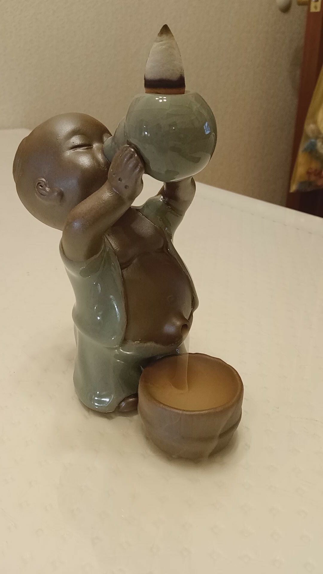 Фотография покупателя товара Подставка для благовоний TAKE IT EASY «Мальчик пьет», набор благовоний конусы, стелющийся дым, 13×8×9 см - Фото 1