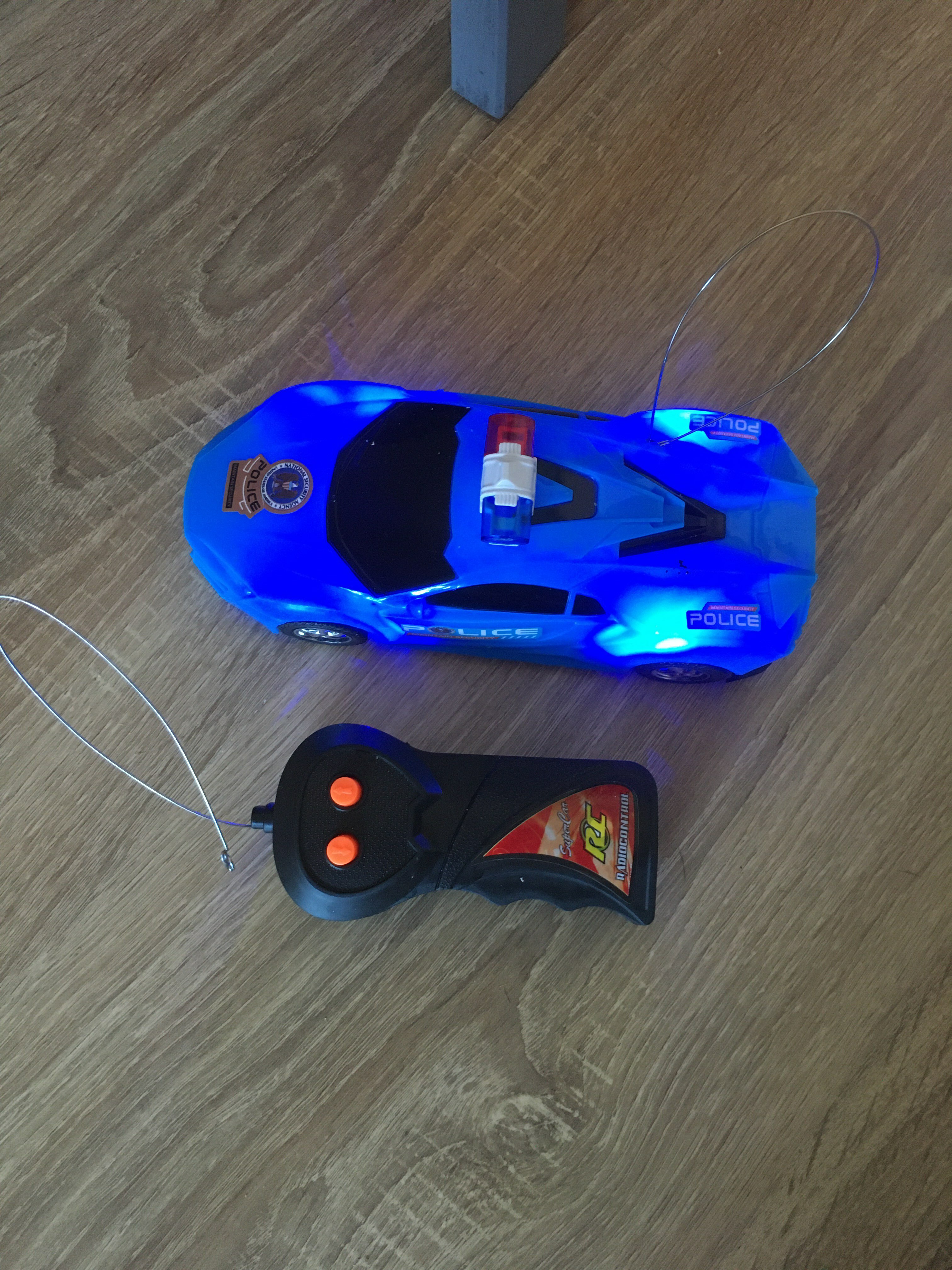Фотография покупателя товара Машина радиоуправляемая «Полиция», свет, работает от батареек, цвет синий