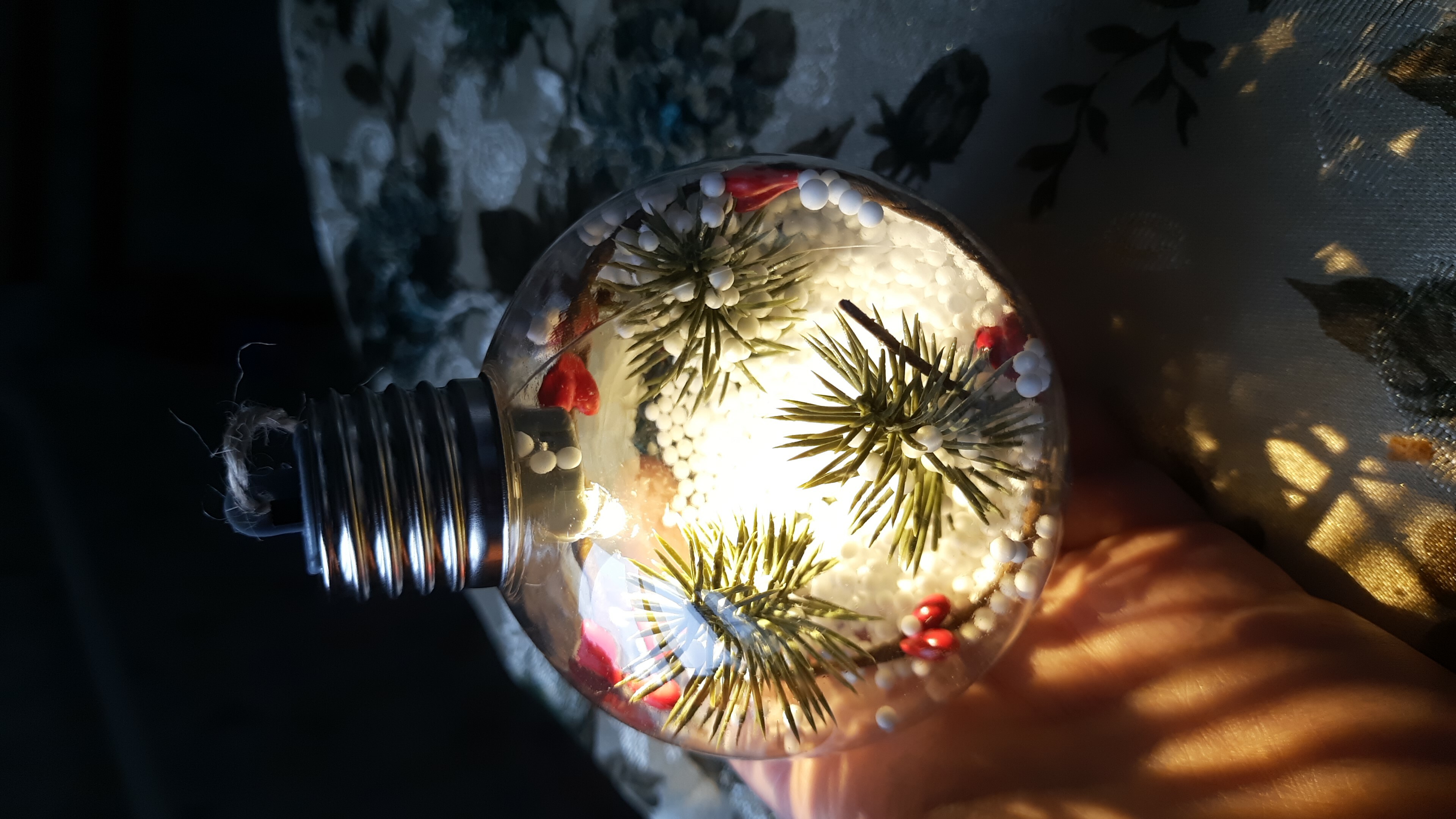 Фотография покупателя товара Ёлочный шар «Еловая ветка», батарейки, 1 LED, свечение тёплое белое - Фото 6
