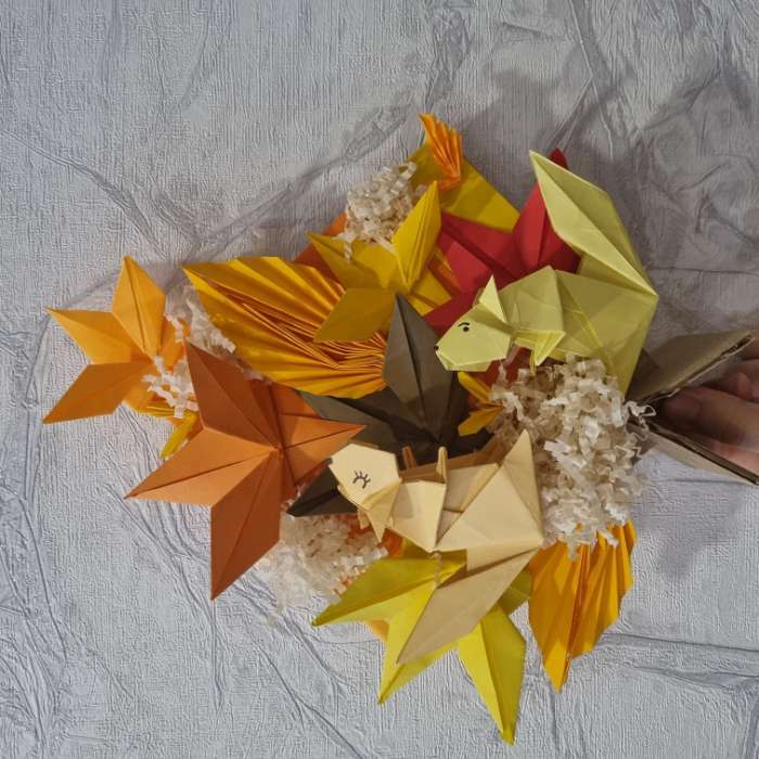 Фотография покупателя товара Бумага цветная для оригами и аппликаций 14 х 14 см, 100 листов CREATIVE Яркие цвета, 20 цветов, 80 г/м2