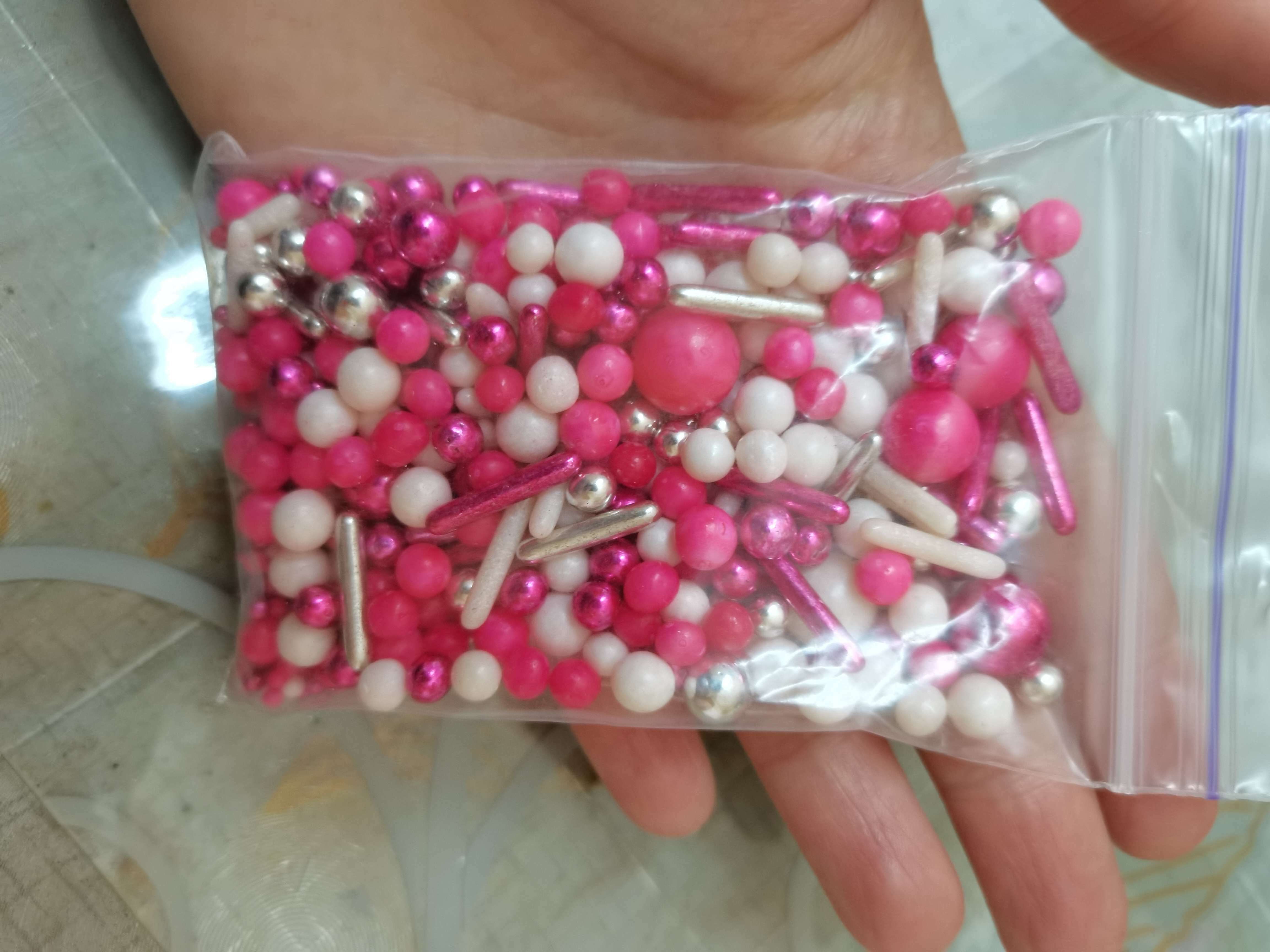 Фотография покупателя товара Кондитерская посыпка ассорти «Ярко-розовый», 50 г - Фото 1