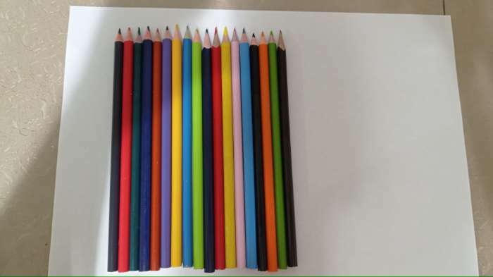 Фотография покупателя товара Карандаши 18 цветов Calligrata, ЭКОНОМ, заточенные, трёхгранные, пластиковые, картонная упаковка, европодвес - Фото 6
