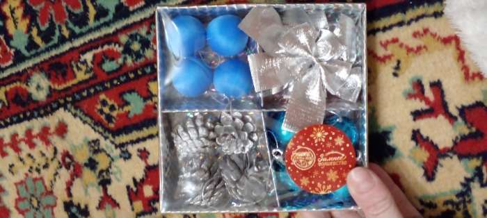 Фотография покупателя товара Набор украшений пластик 16 шт "Карнавал" (4 бантика,4 шишки,8 шаров) серебро, голубой