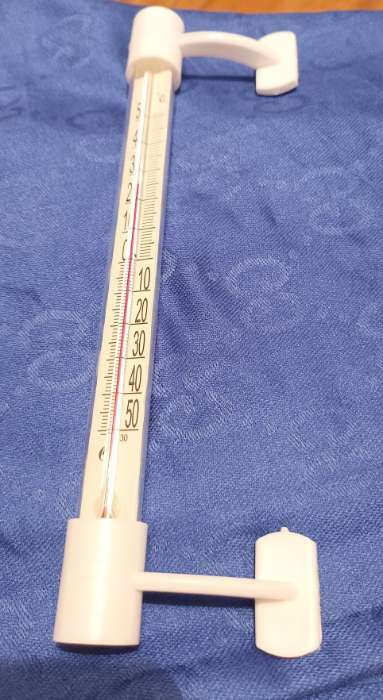 Фотография покупателя товара Термометр, градусник уличный, на окно, на липучке, от -50°С до +50°С, 21 х 6.5 см - Фото 3