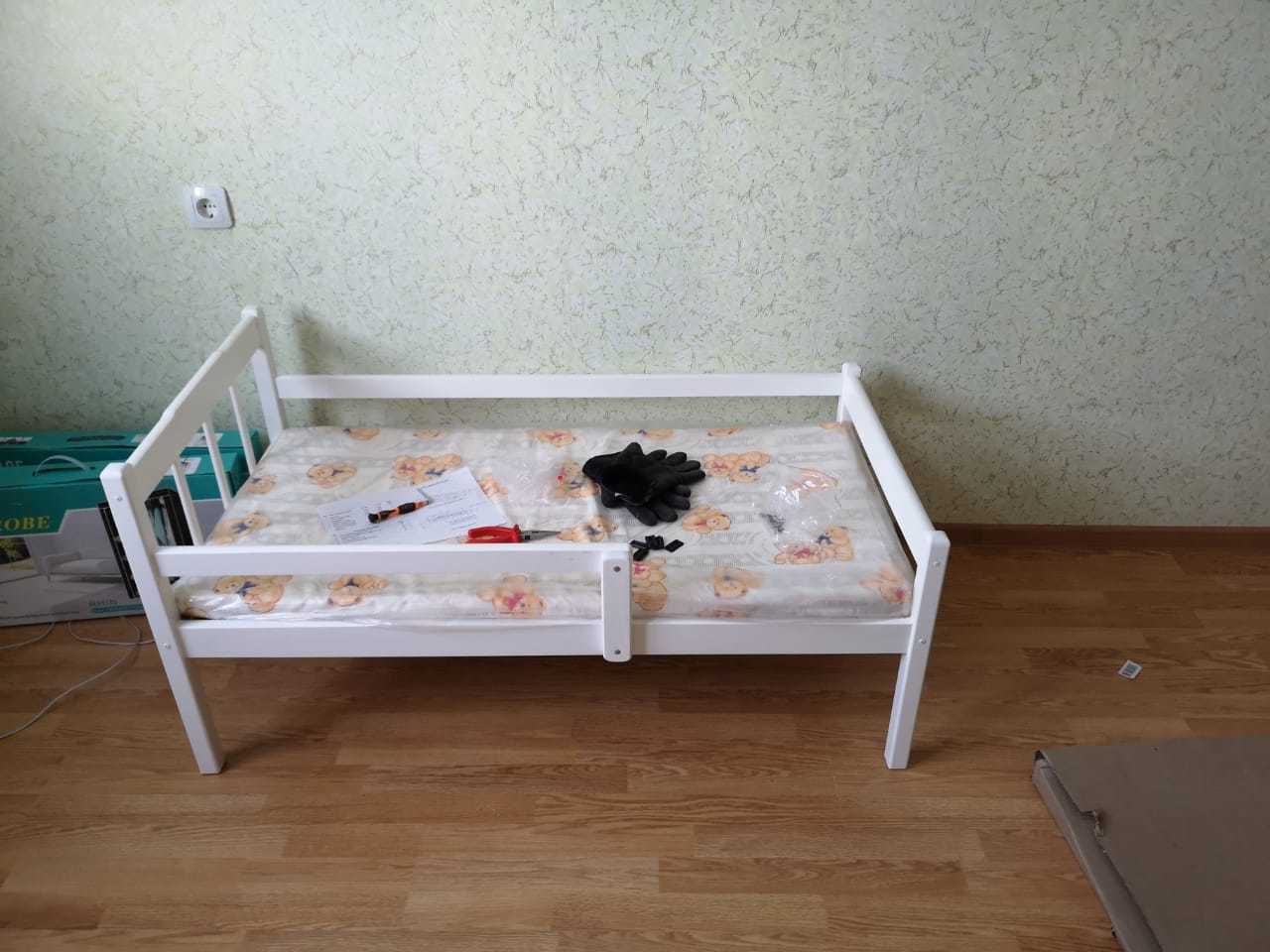 Фотография покупателя товара Детская кроватка «Малютка» из массива, с бортиком, цвет белый - Фото 2