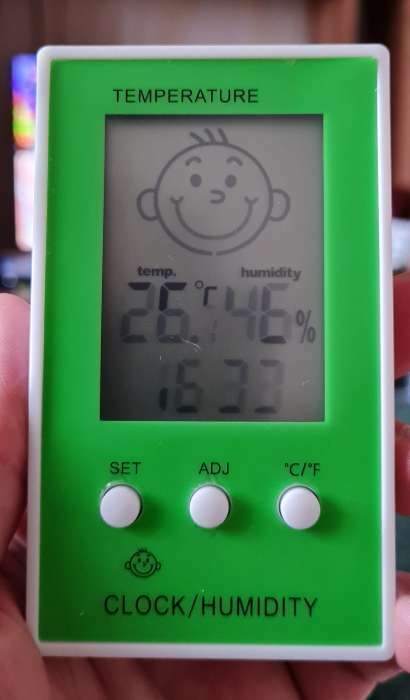 Фотография покупателя товара Термометр Luazon LTR-12, электронный, указатель влажности, часы, МИКС - Фото 11