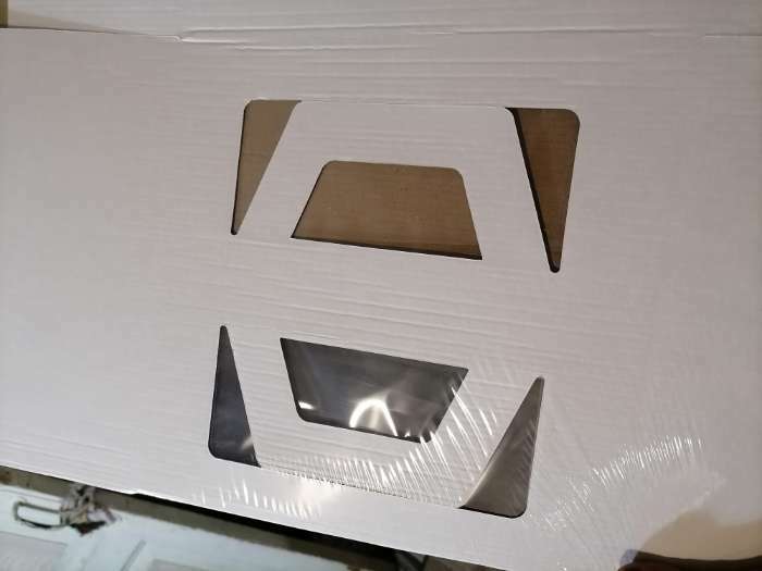 Фотография покупателя товара Коробка под торт 2 окна, с ручками, белая, 26 х 26 х 26 см