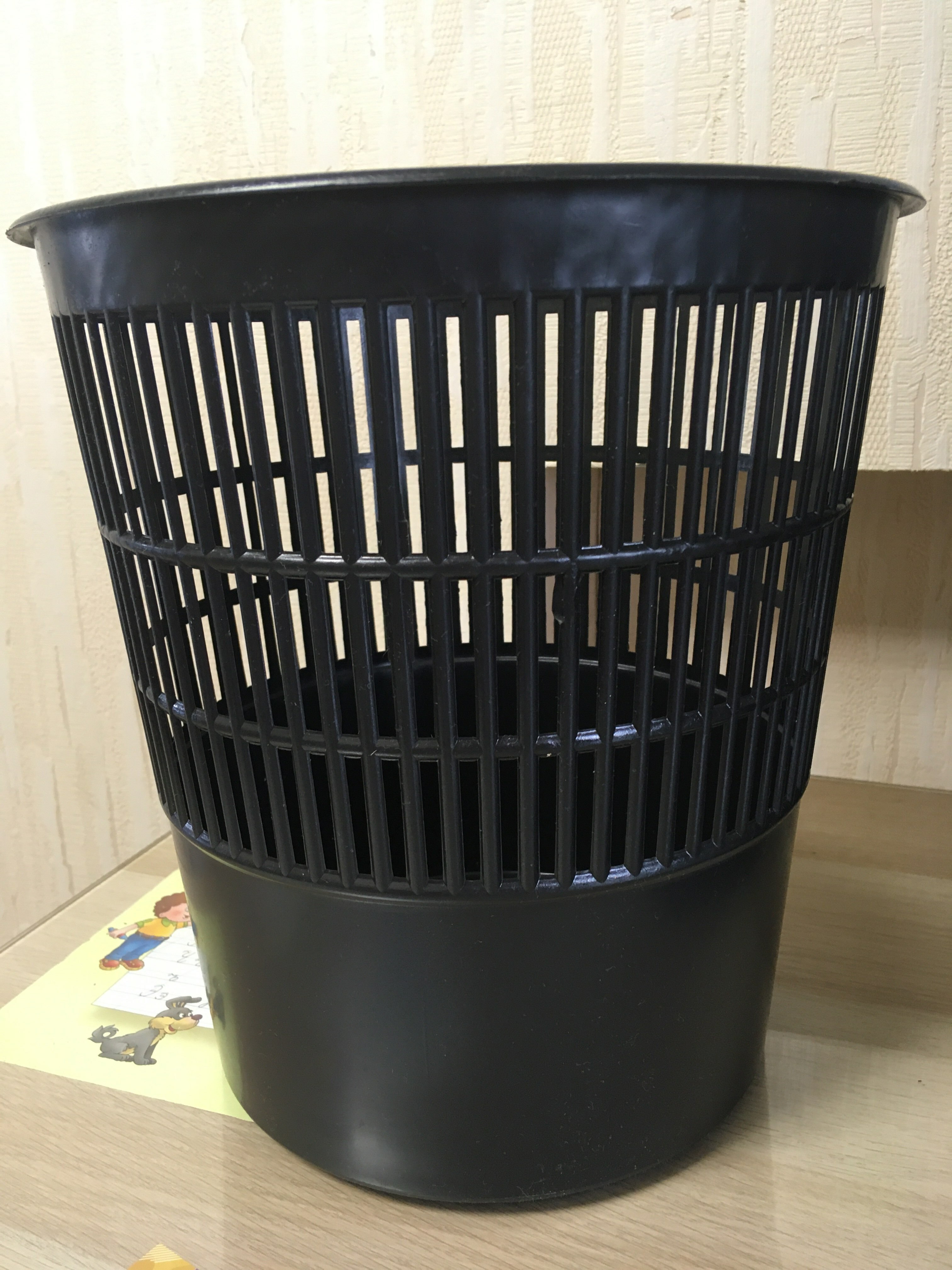 Фотография покупателя товара Корзина для бумаг и мусора 10 литров, Сalligrata "Доступный офис", пластик, сетчатая, микс - Фото 5