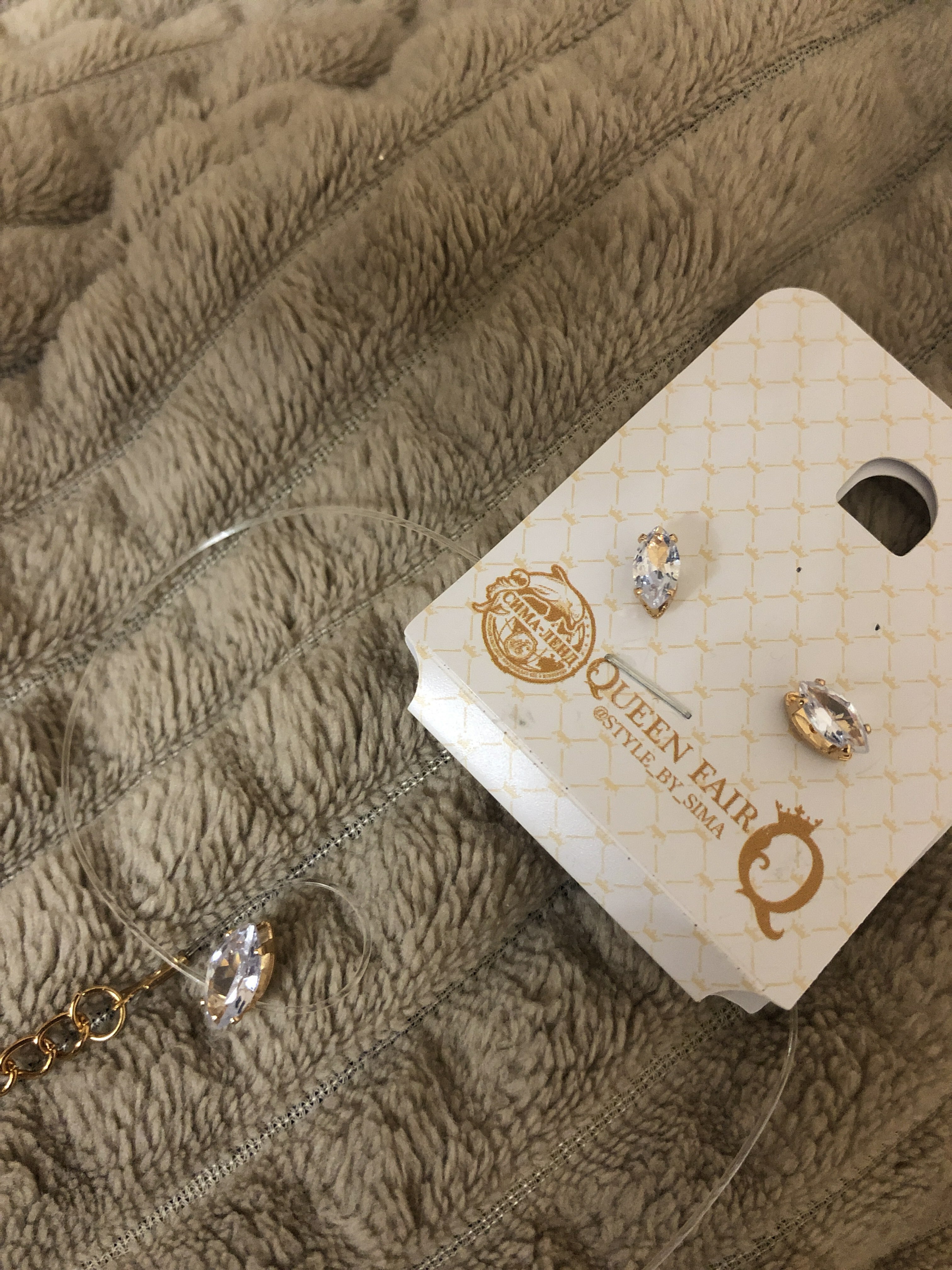 Фотография покупателя товара Гарнитур 2 предмета: серьги, кулон «На леске» эллипс, цвет белый в золоте, 35 см - Фото 1