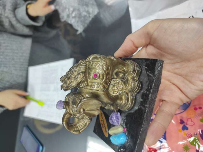 Фотография покупателя товара Сувенир "Слон с лягушкой", 7х10х7 см, змеевик, гипс, минералы - Фото 2