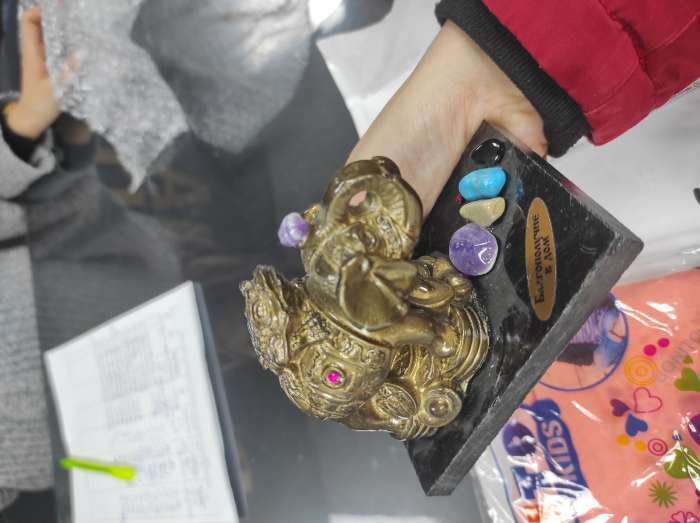Фотография покупателя товара Сувенир "Слон с лягушкой", 7х10х7 см, змеевик, гипс, минералы - Фото 1