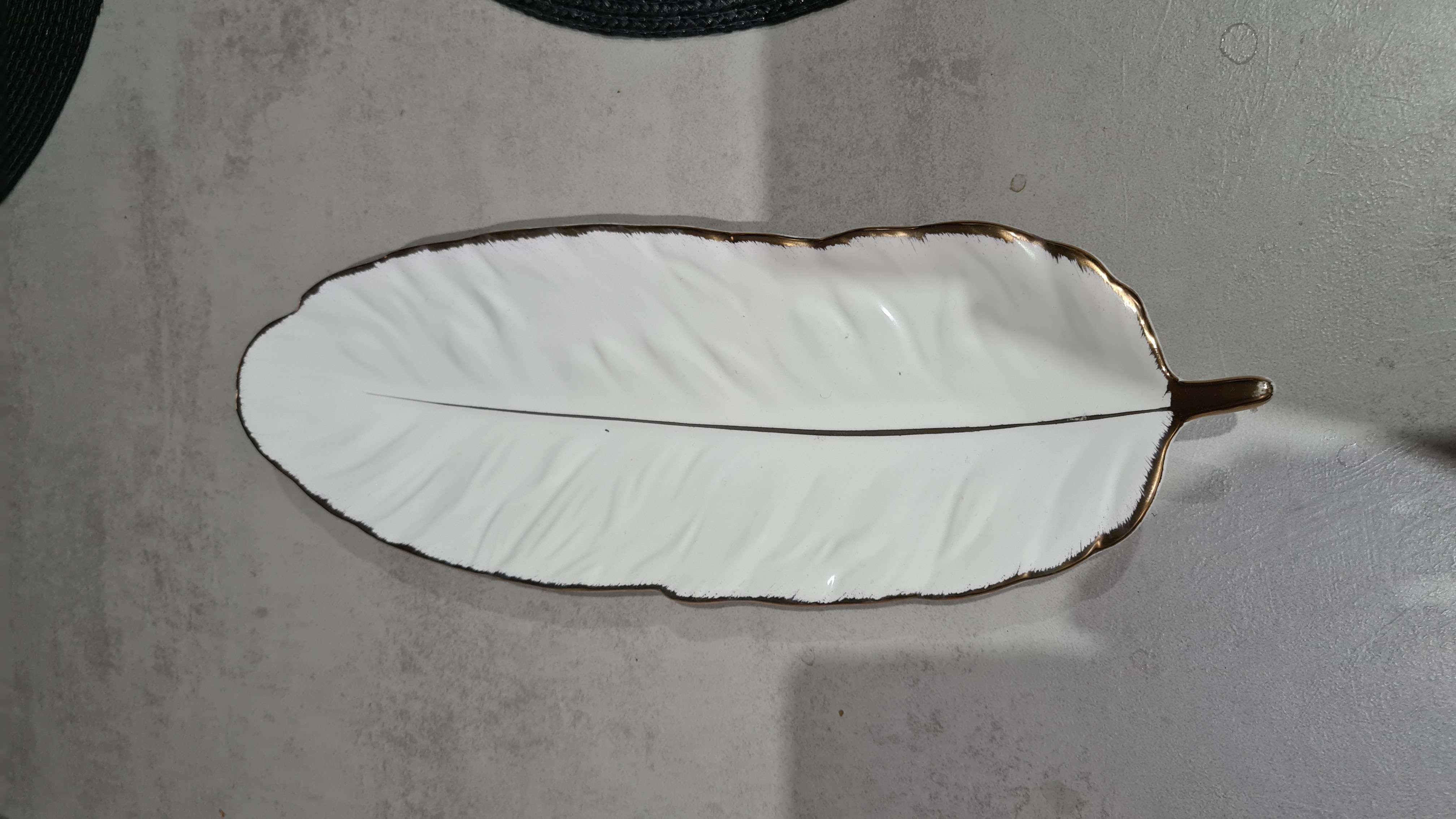 Фотография покупателя товара Блюдо керамическое сервировочное «Рапсодия. Лист», 36×12×4 см, цвет белый - Фото 1