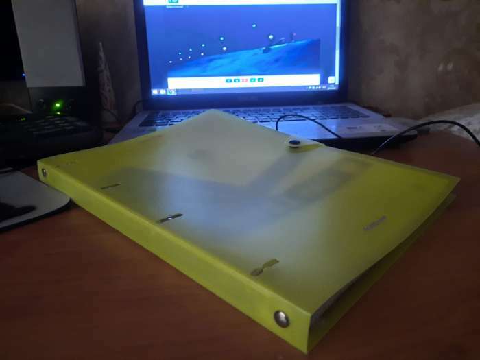 Фотография покупателя товара Тетрадь на кольцах А4, 80 листов в клетку ErichKrause «Neon», пластиковая обложка на кнопке, блок офсет, белизна 100%, МИКС - Фото 4