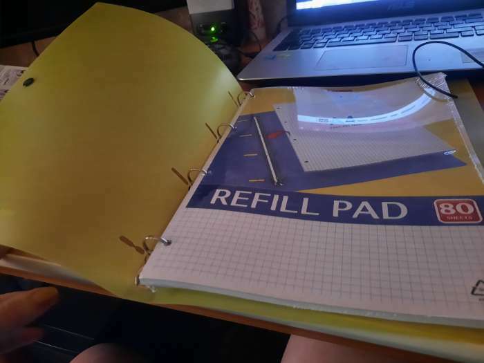 Фотография покупателя товара Тетрадь на кольцах А4, 80 листов в клетку ErichKrause «Neon», пластиковая обложка на кнопке, блок офсет, белизна 100%, МИКС - Фото 1