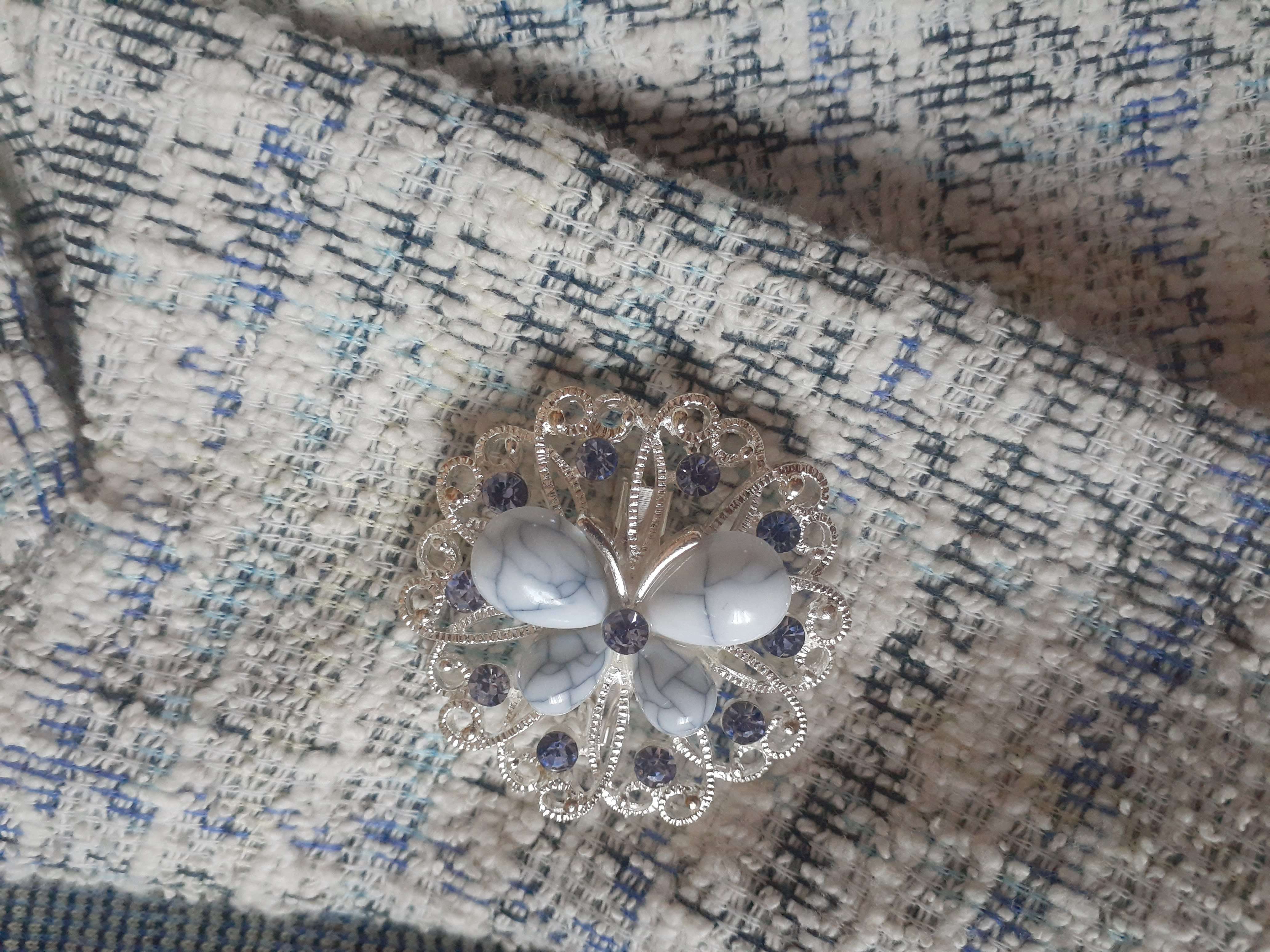 Фотография покупателя товара Брошь «Бабочка» на цветке, цвет бело-голубой в серебре - Фото 1