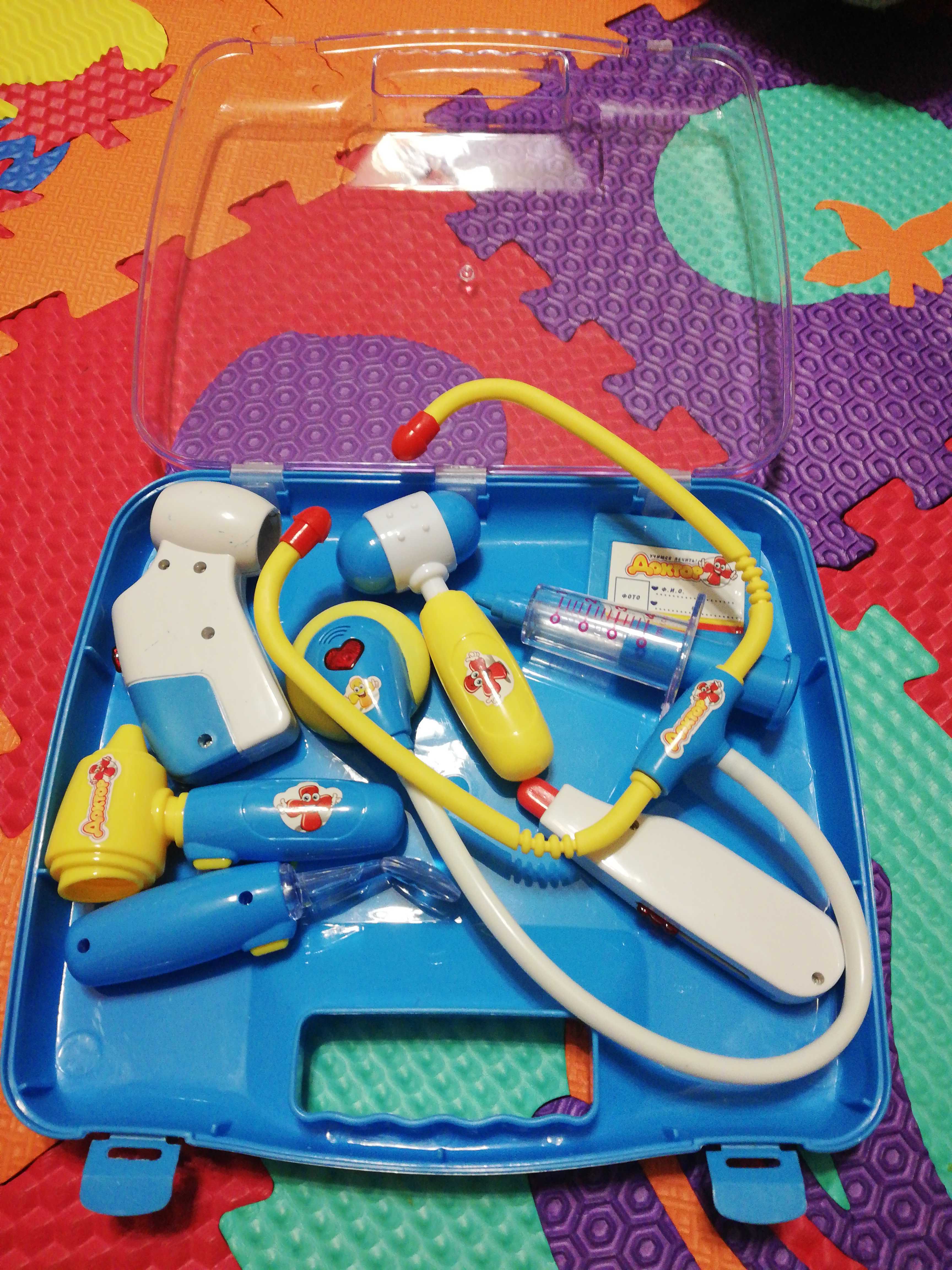 Фотография покупателя товара Набор доктора в чемоданчике, 8 предметов, световой и звуковой эффект - Фото 3