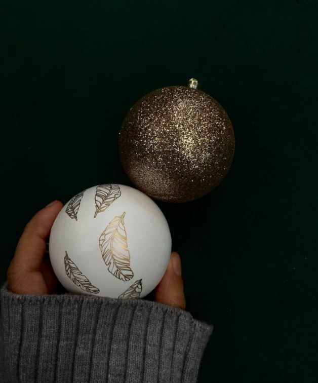 Фотография покупателя товара Ёлочные шары новогодние «С Новым годом!», на Новый год, пластик, d=6, 4 шт., цвет белое золото - Фото 3