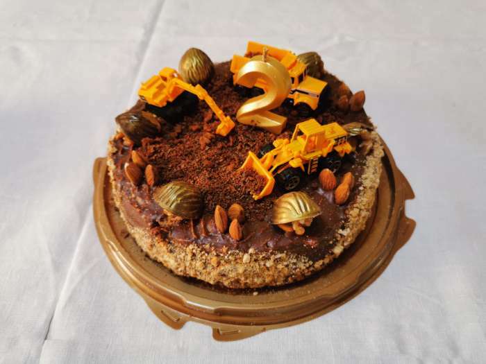 Фотография покупателя товара Свеча в торт "Грань", цифра "2", золотой металлик, 6,5 см - Фото 6
