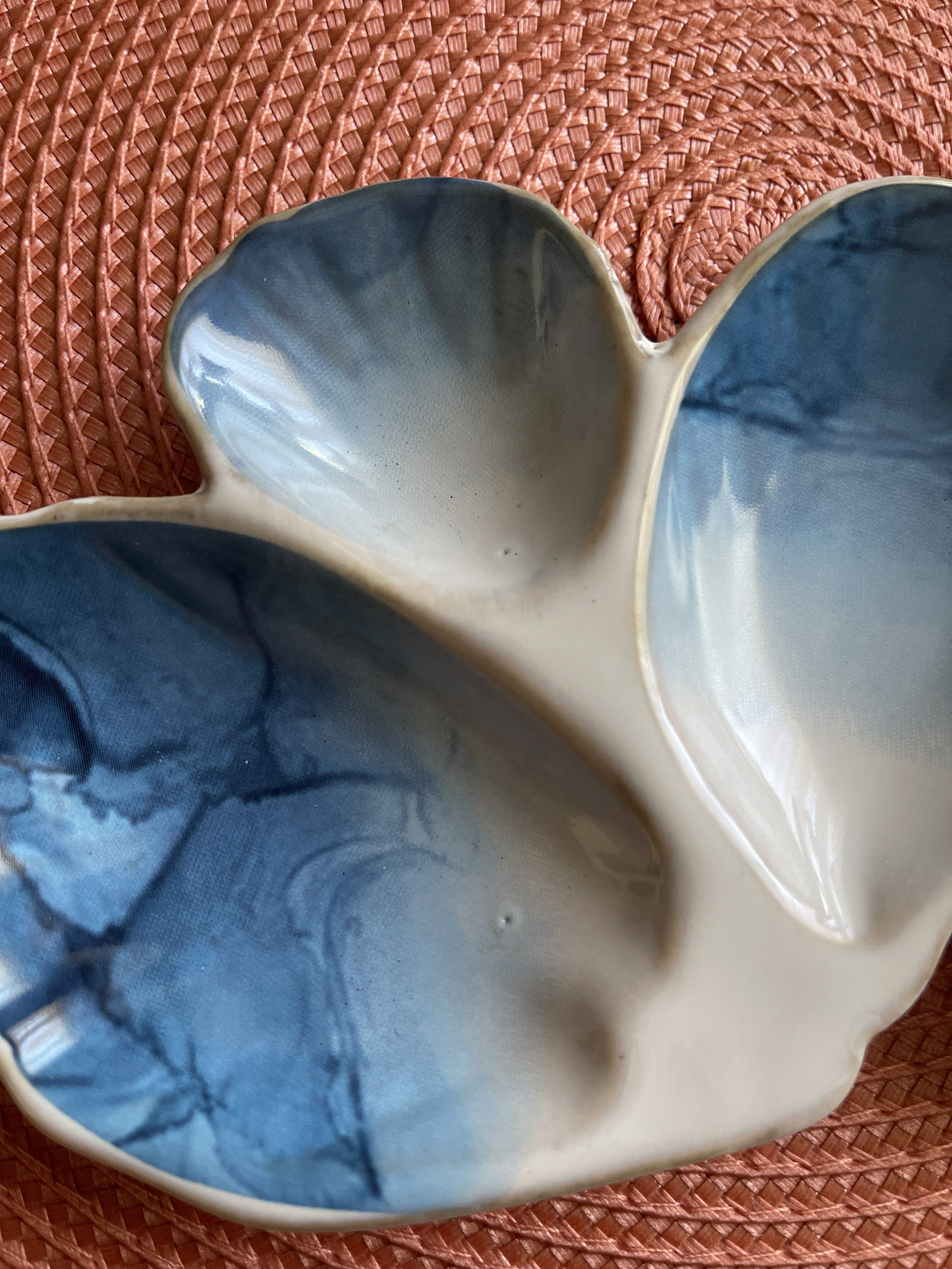 Фотография покупателя товара Менажница керамическая «Морская ракушка», 12 х 20 см, цвет белый-голубой - Фото 5